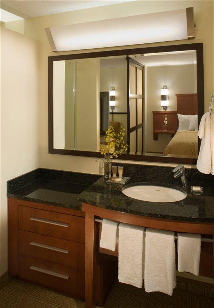 Hyatt Place Milwaukee Airport Room photo