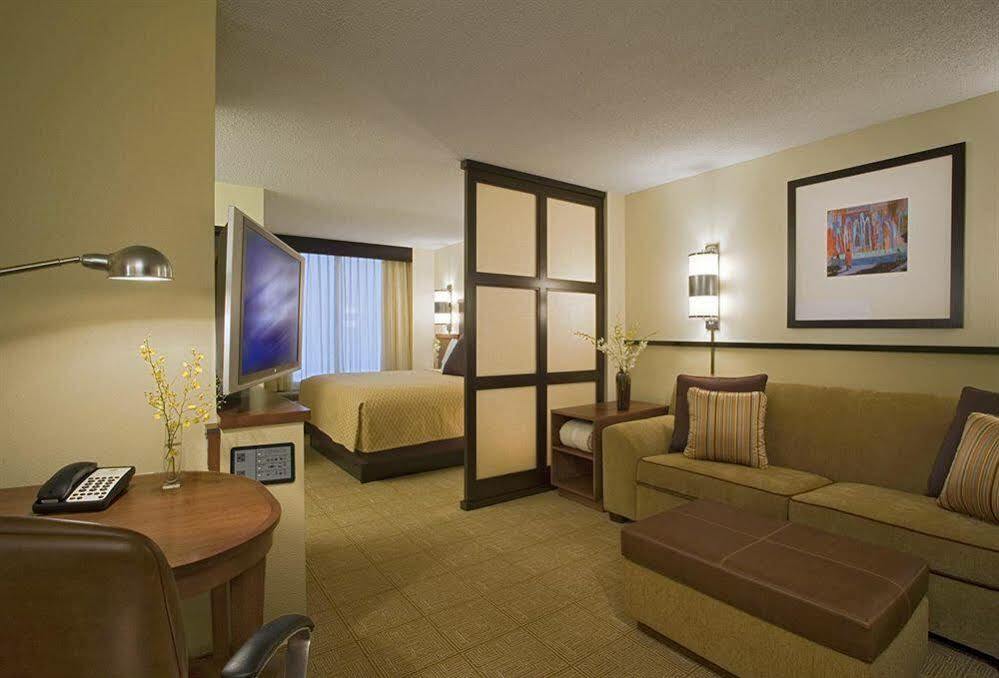 Hyatt Place Milwaukee Airport Exterior photo